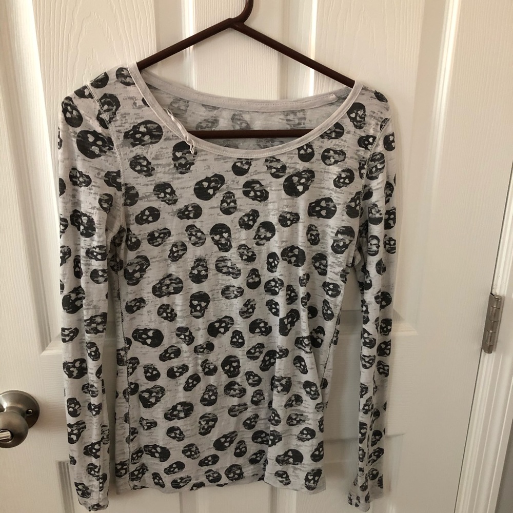 White skull long sleeve shirt